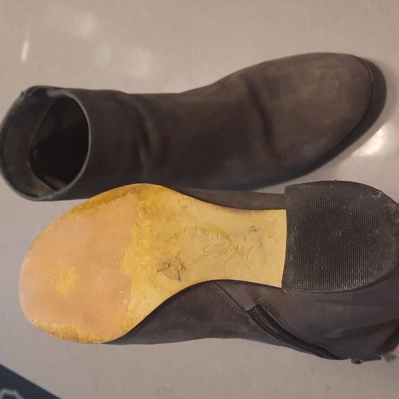 Lord & Taylor Grey Bootie S7 - Picture 2 of 6